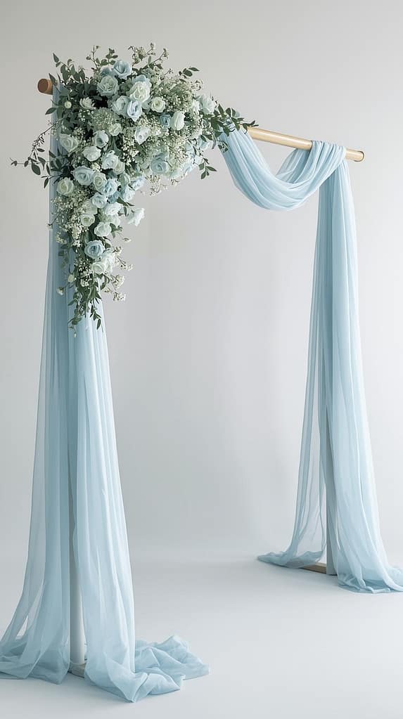 Eisblauer Hochzeitsbogen